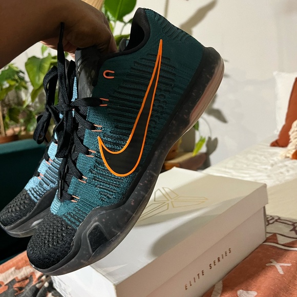Size 13 Kobe Elite Low Sneakers